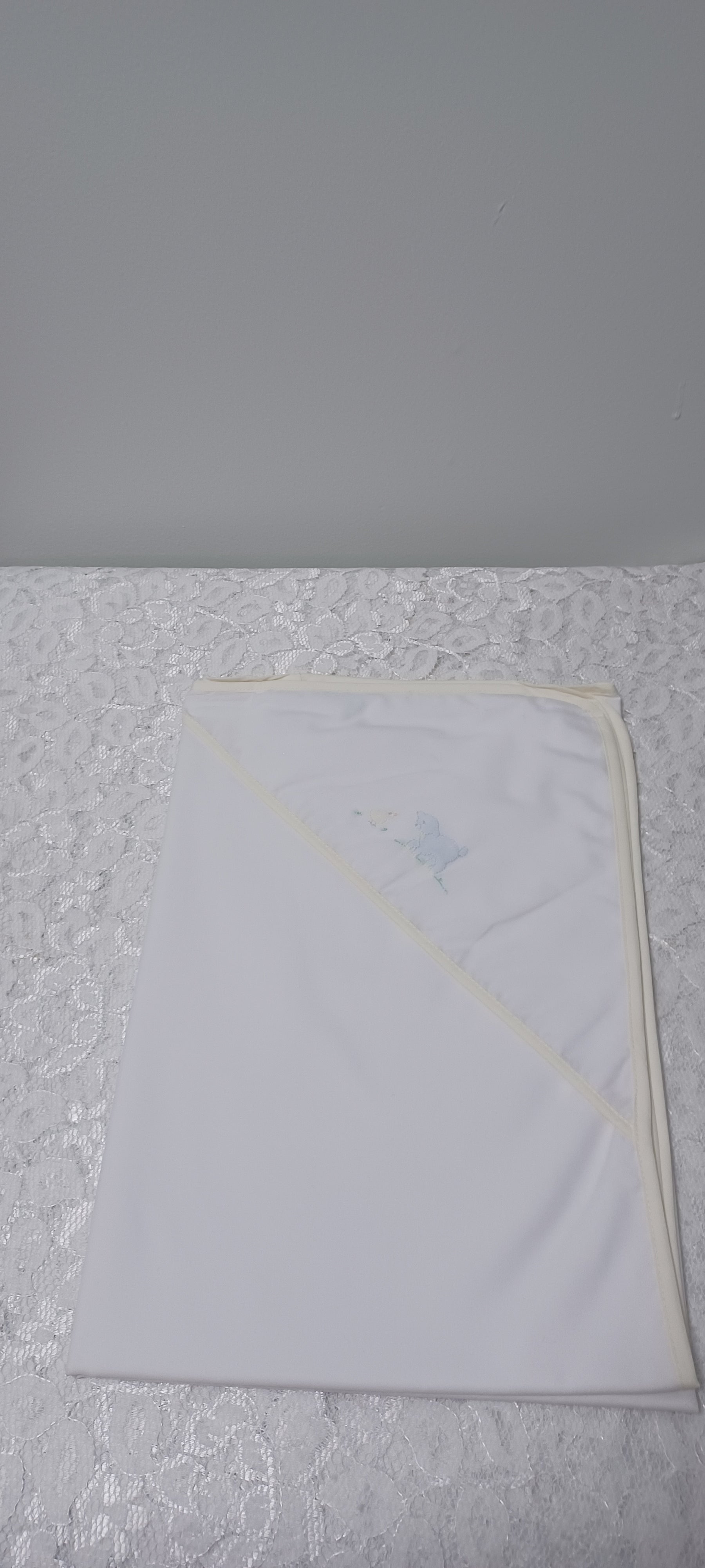 White Hooded Blanket With Embroidery Yellow Lamb And Yellow Trim