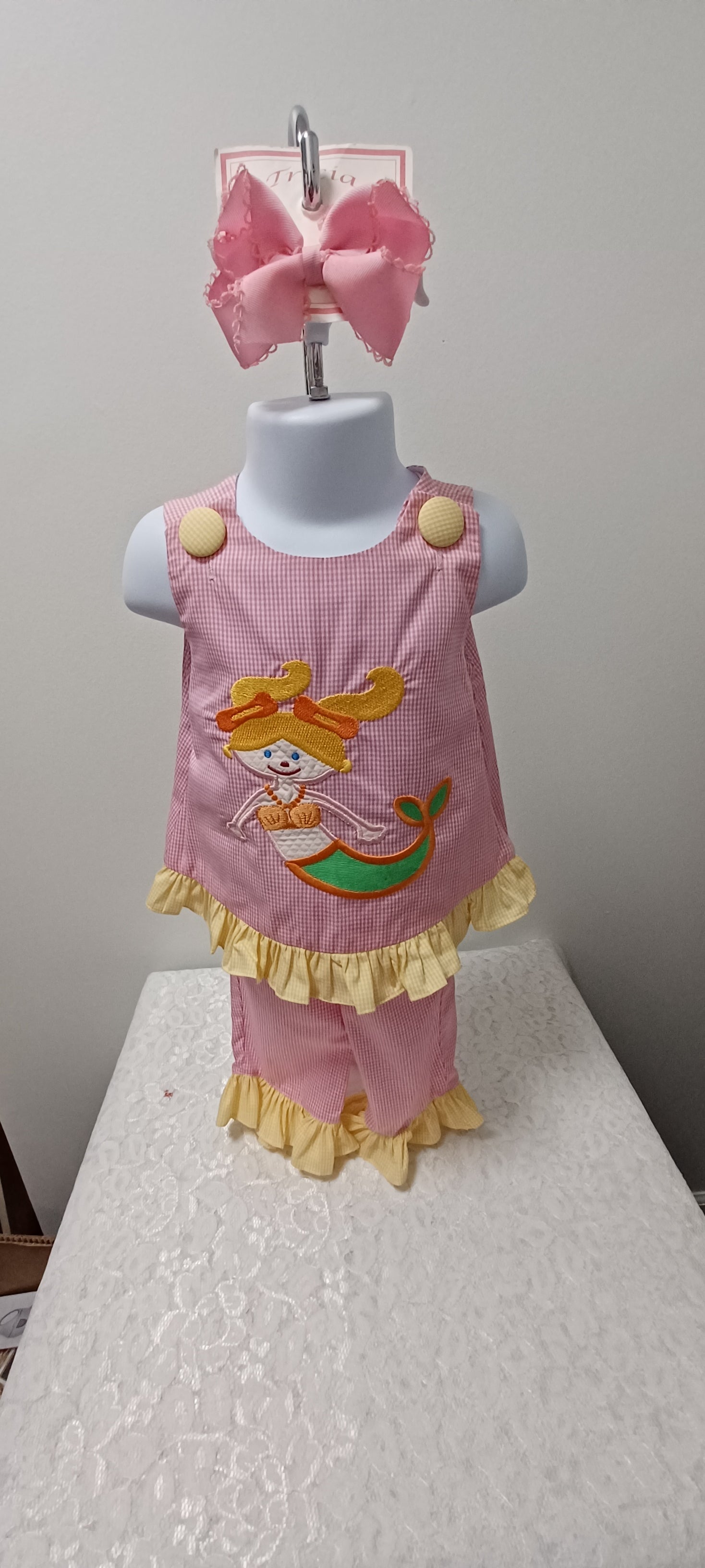 Girls Pink Gingham Capri Set With Mermaid Applique