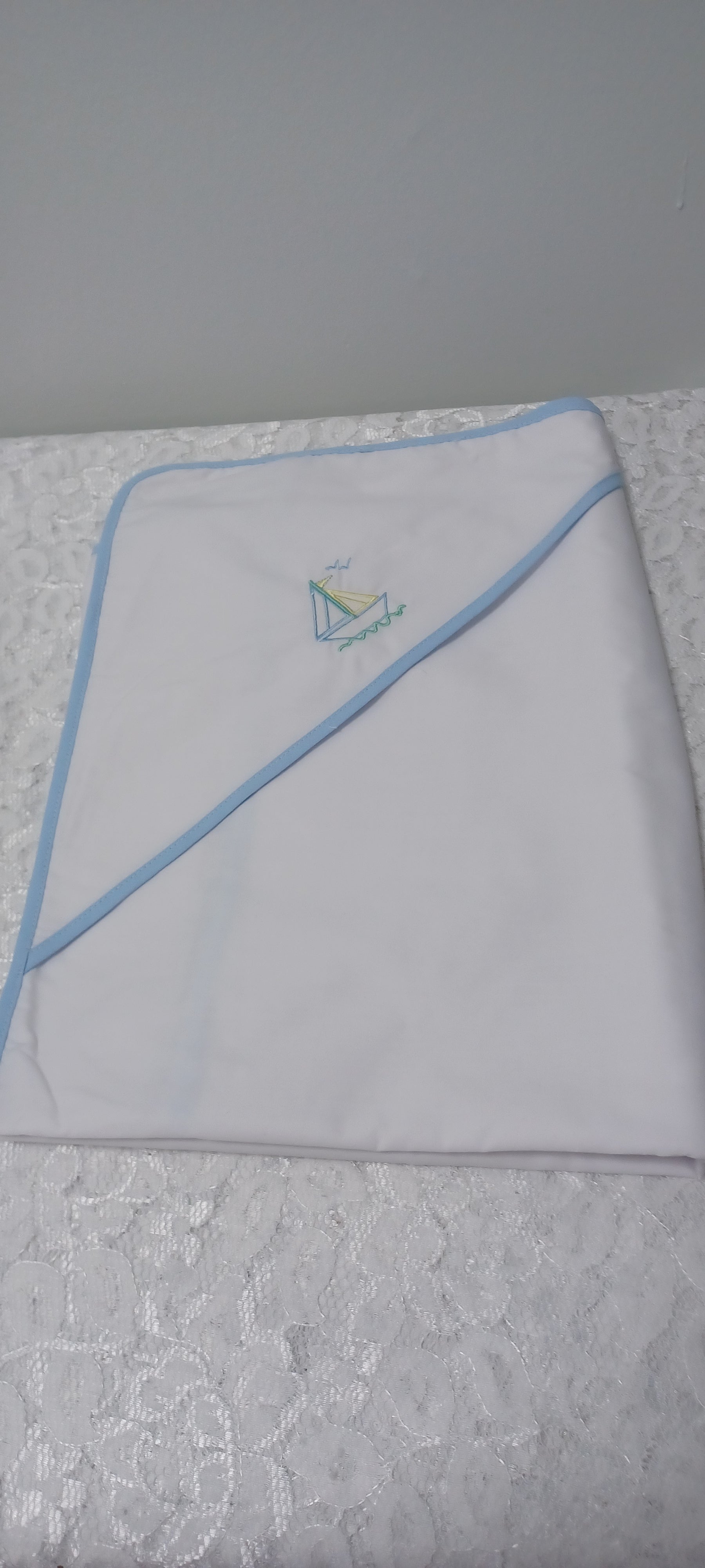 White Hooded Blanket With Embroidery Sailboat And Blue Trim