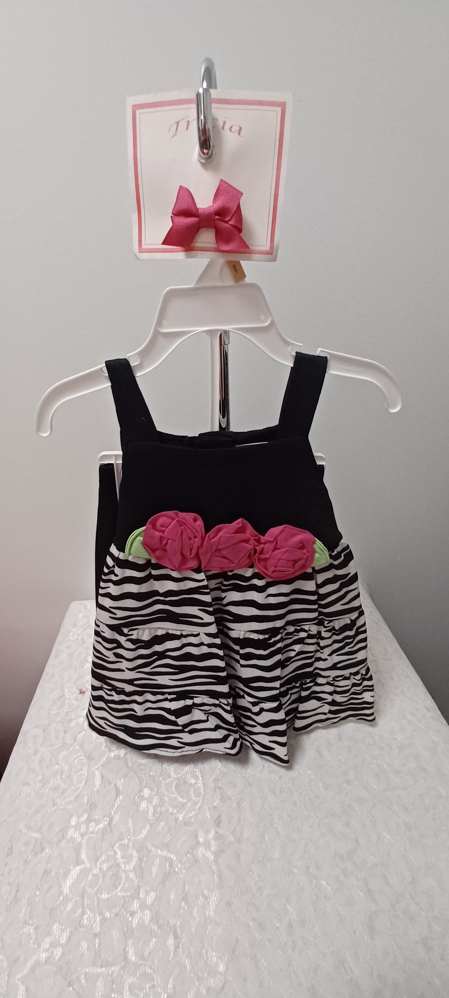Girls Black and White Knit Capri Set With Hot Pink Flowers