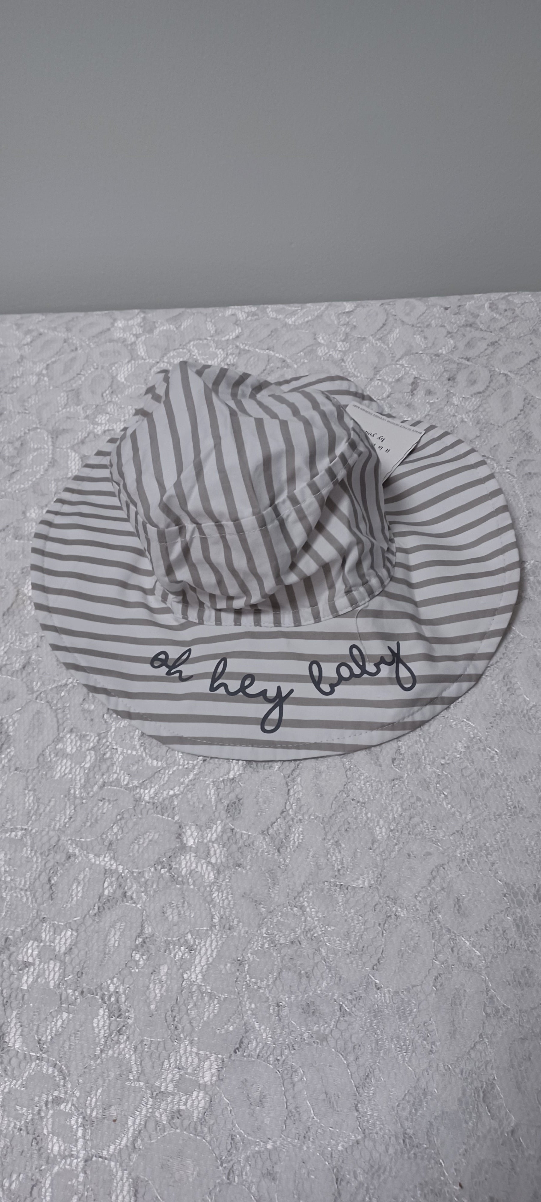 Unisex Grey and White OH Hey Baby Hat Size 6/12m